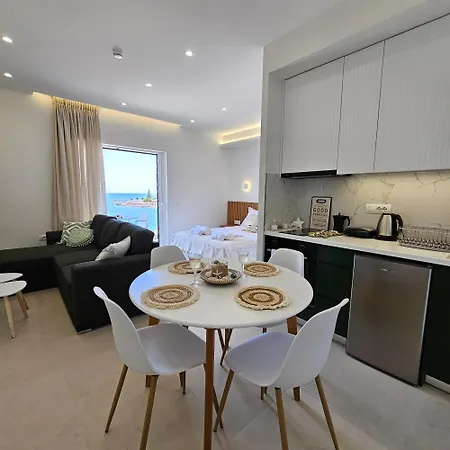 Ares Beachfront Luxury Penzion Sarandë