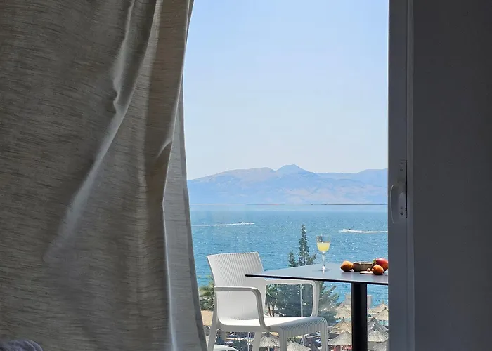 Konukevi Ares Beachfront Luxury Saranda