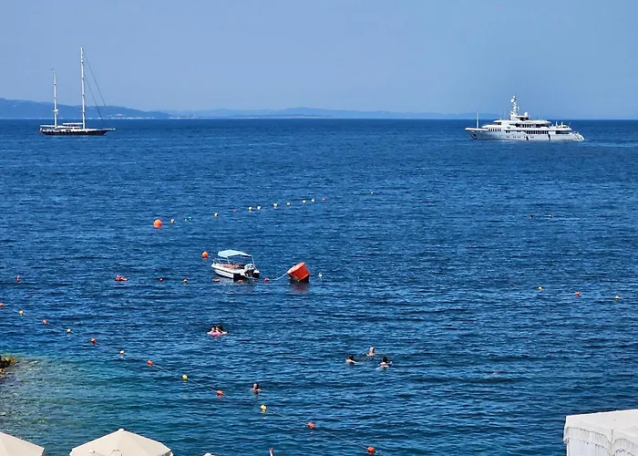 Ares Beachfront Luxury 3* Saranda