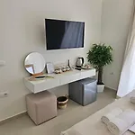 Penzion Ares Beachfront Luxury Sarandë