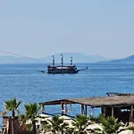 Ares Beachfront Luxury Sarandë