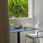 Ares Beachfront Luxury Sarandë