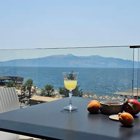 Ares Beachfront Luxury 3* Sarande